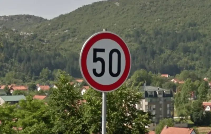 ¿En qué país se ven estos números de límite de velocidad en negrita?