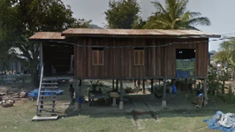 ¿En qué país se ve esta casa sobre pilotes?