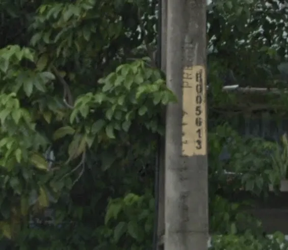 ¿En qué país se ve esta marca de identificación de poste?