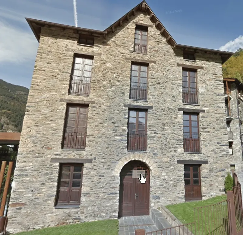 ¿En qué país se ve este edificio de piedra?