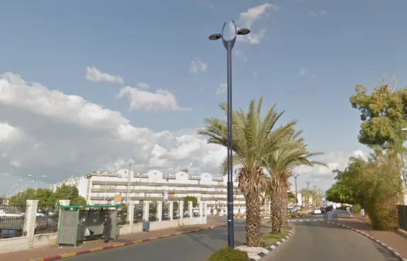 ¿En qué país se ve esta farola?